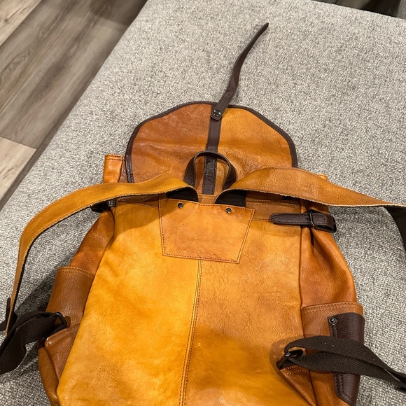 Leather backpack for men and women - Picture 2 of 3